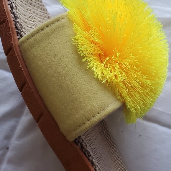 pom pom sandals - Picture 2 of 4